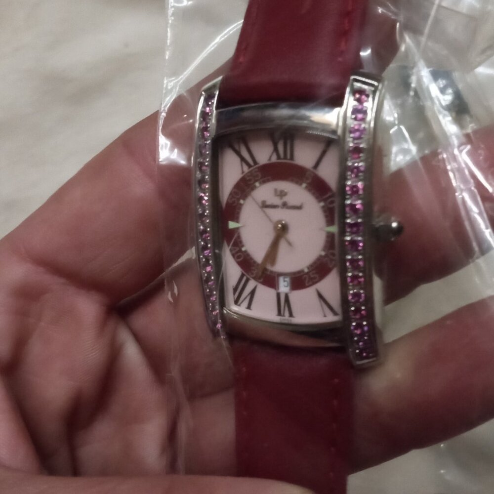 Vintage Lucien Piccard red and pink women's watch - Picture 3 of 5